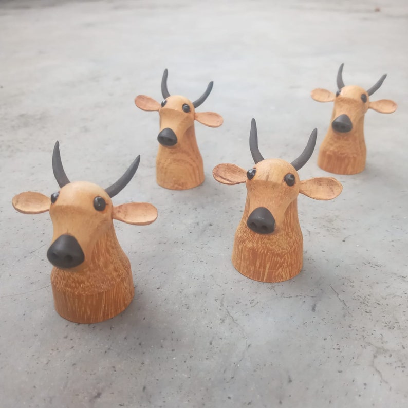 Miniature Wooden Cow & Cow Head Sculptures:Handcrafted Charm for Your Space,Wooden Cow Head Decor for a Farmhouse Feel,Artisan cow sculpture